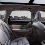 Qué ventajas ofrecen los automóviles con techo panorámico