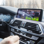 Qué aspectos considerar al instalar accesorios adicionales en un automóvil